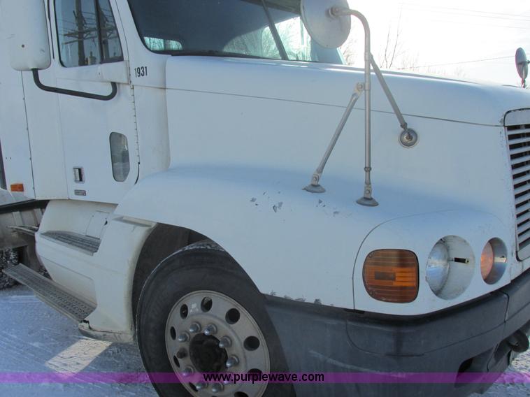 image for item E5249 2000 Freightliner Century Class semi truck