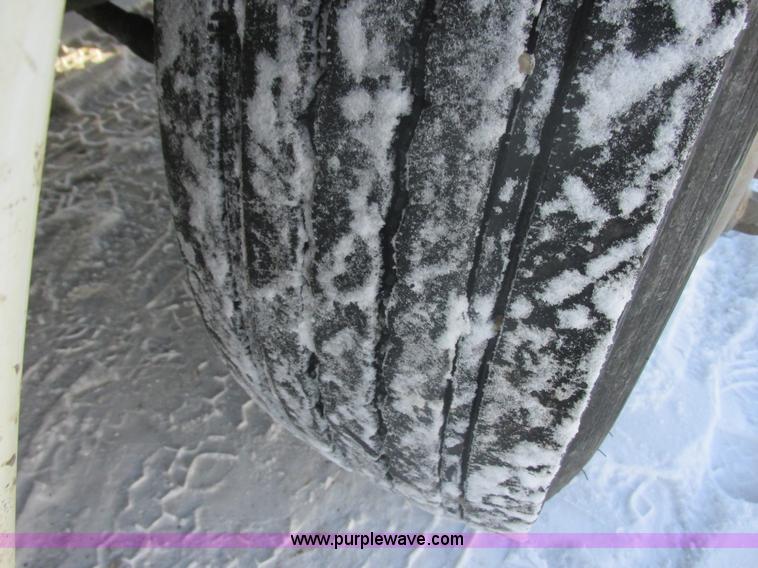 image for item E5249 2000 Freightliner Century Class semi truck