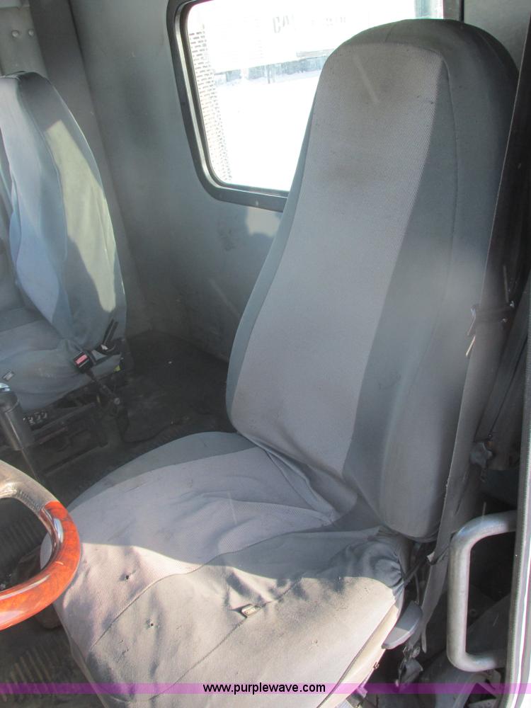 image for item E5249 2000 Freightliner Century Class semi truck