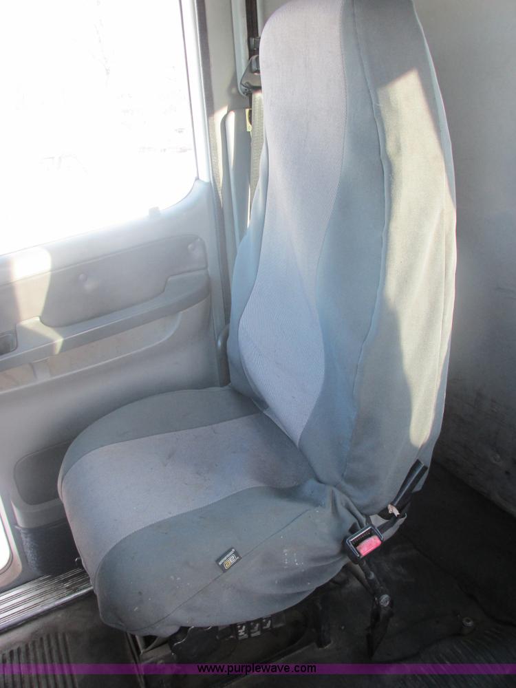 image for item E5249 2000 Freightliner Century Class semi truck