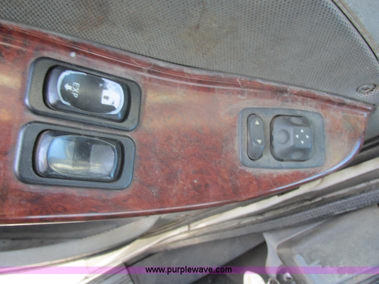 image for item E5249 2000 Freightliner Century Class semi truck