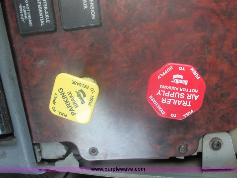 image for item E5249 2000 Freightliner Century Class semi truck