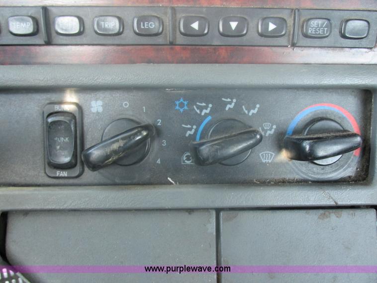 image for item E5249 2000 Freightliner Century Class semi truck