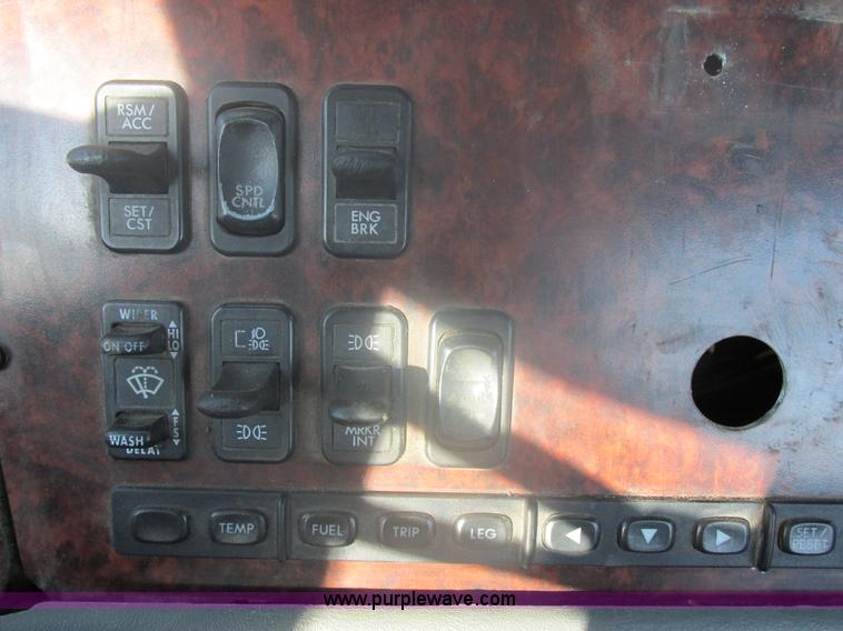 image for item E5249 2000 Freightliner Century Class semi truck