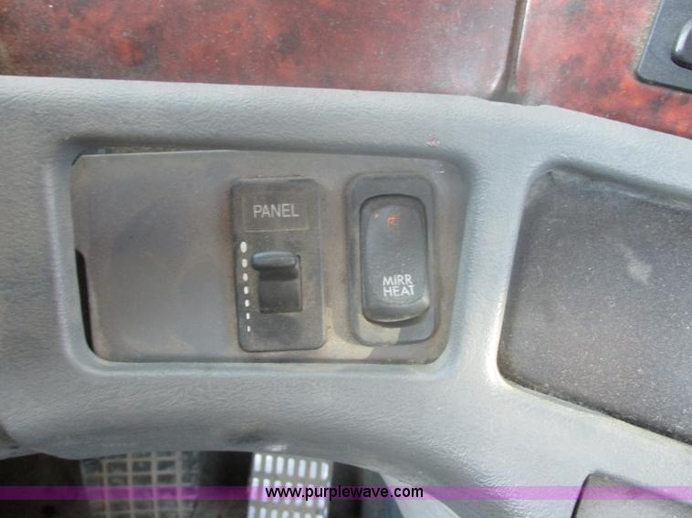 image for item E5249 2000 Freightliner Century Class semi truck