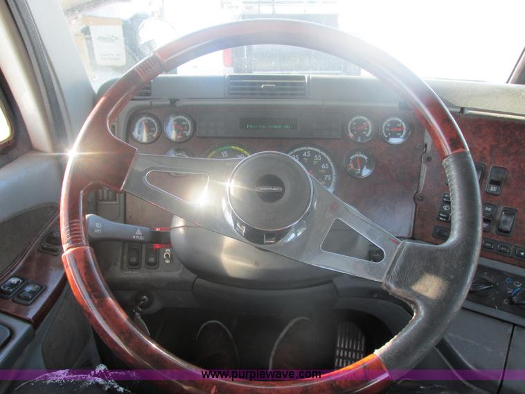 image for item E5249 2000 Freightliner Century Class semi truck