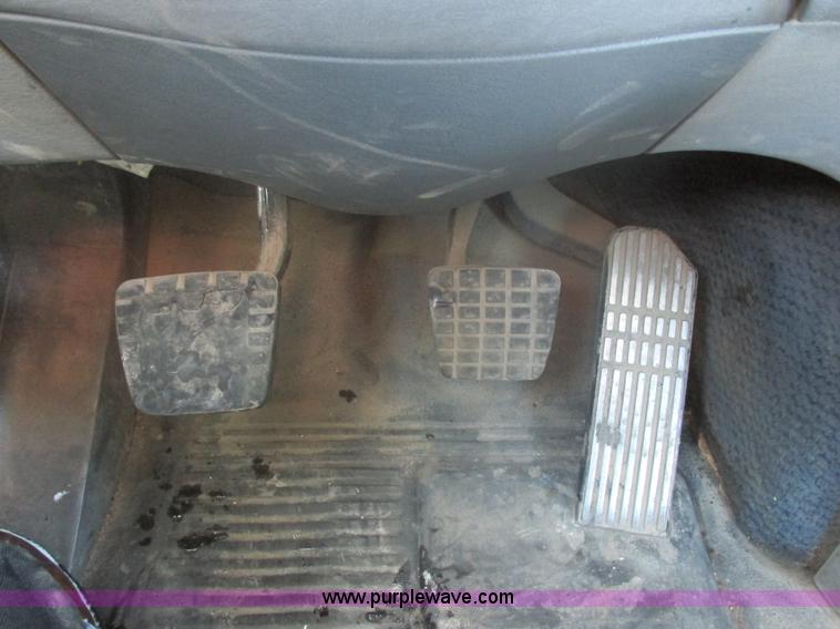 image for item E5249 2000 Freightliner Century Class semi truck