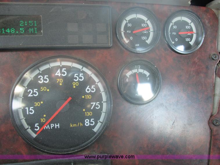 image for item E5249 2000 Freightliner Century Class semi truck