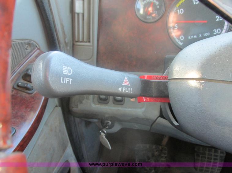 image for item E5249 2000 Freightliner Century Class semi truck