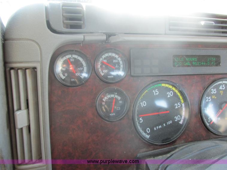 image for item E5249 2000 Freightliner Century Class semi truck