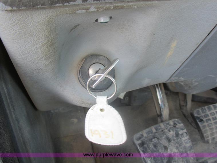 image for item E5249 2000 Freightliner Century Class semi truck