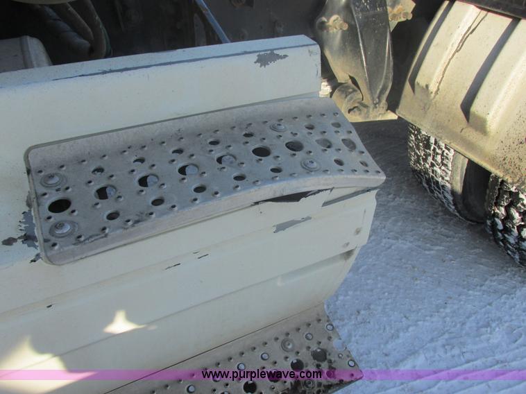 image for item E5249 2000 Freightliner Century Class semi truck