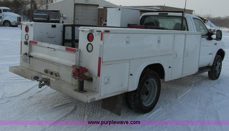 image for item E5250 2000 Ford F450 Super Duty XL utility truck