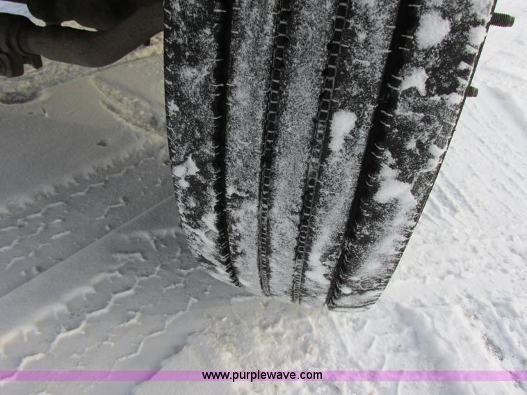 image for item E5250 2000 Ford F450 Super Duty XL utility truck