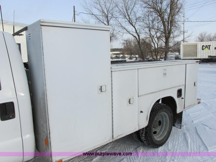 image for item E5250 2000 Ford F450 Super Duty XL utility truck