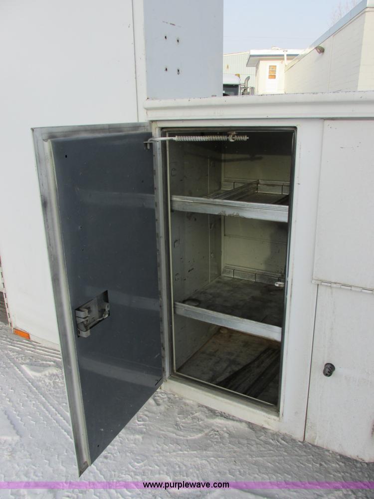 image for item E5250 2000 Ford F450 Super Duty XL utility truck