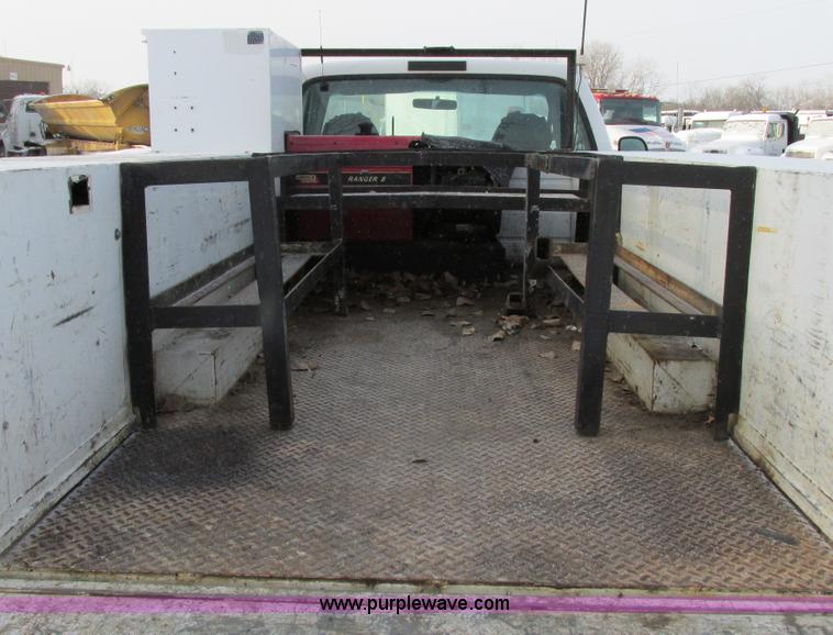 image for item E5250 2000 Ford F450 Super Duty XL utility truck