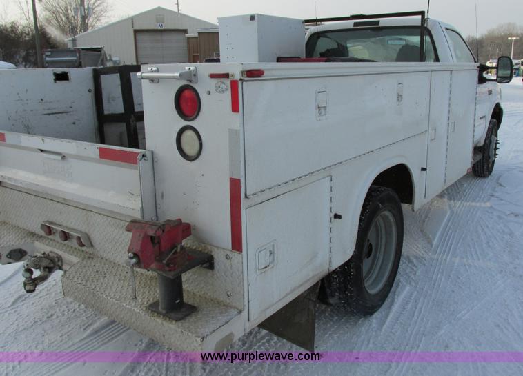 image for item E5250 2000 Ford F450 Super Duty XL utility truck