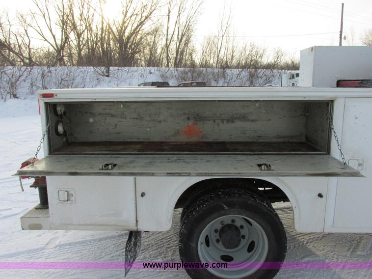 image for item E5250 2000 Ford F450 Super Duty XL utility truck
