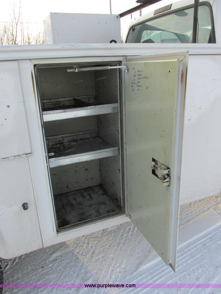 image for item E5250 2000 Ford F450 Super Duty XL utility truck