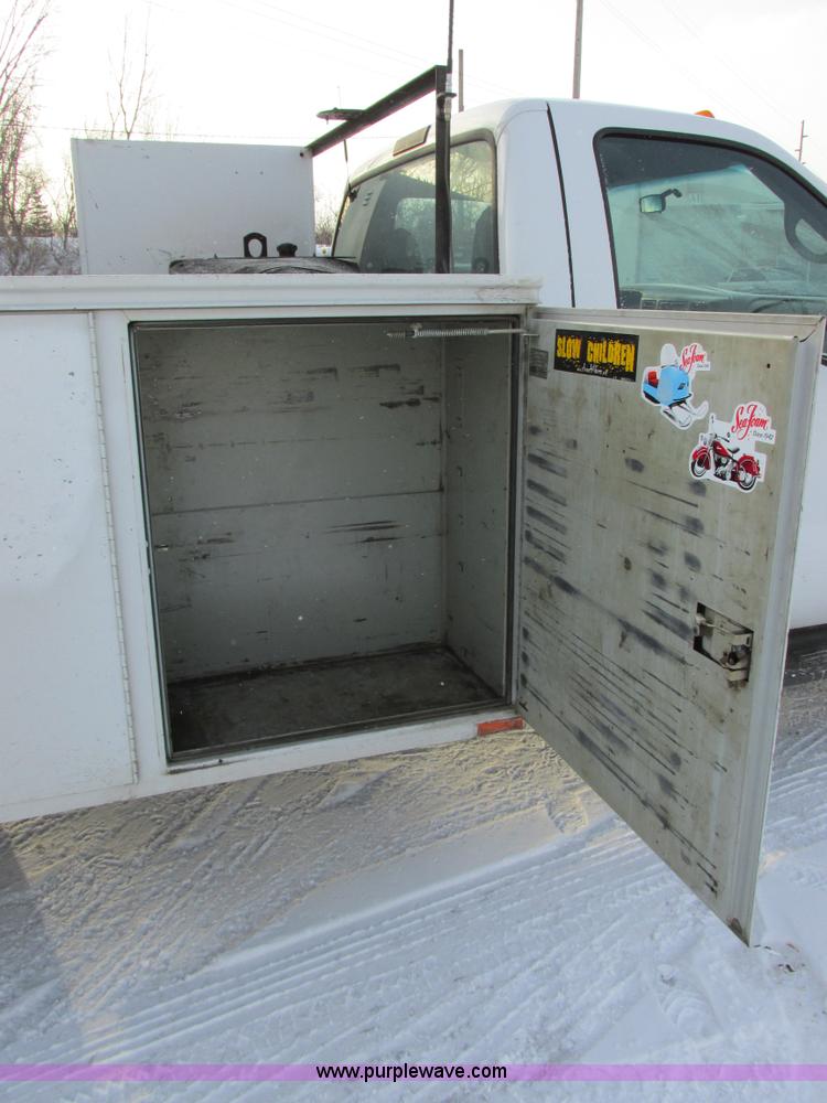 image for item E5250 2000 Ford F450 Super Duty XL utility truck