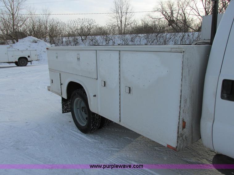 image for item E5250 2000 Ford F450 Super Duty XL utility truck