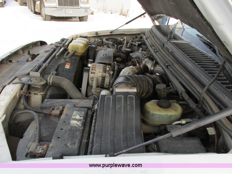 image for item E5250 2000 Ford F450 Super Duty XL utility truck