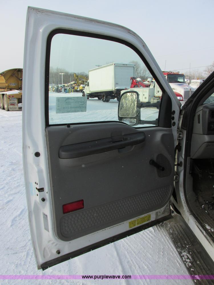 image for item E5250 2000 Ford F450 Super Duty XL utility truck