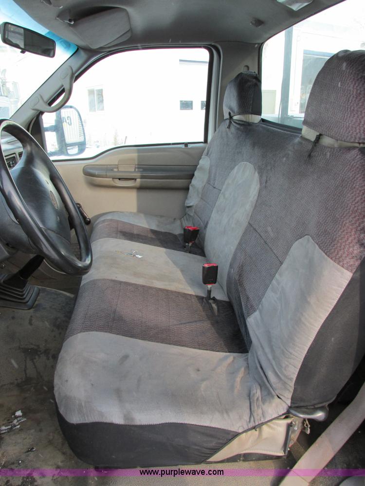 image for item E5250 2000 Ford F450 Super Duty XL utility truck