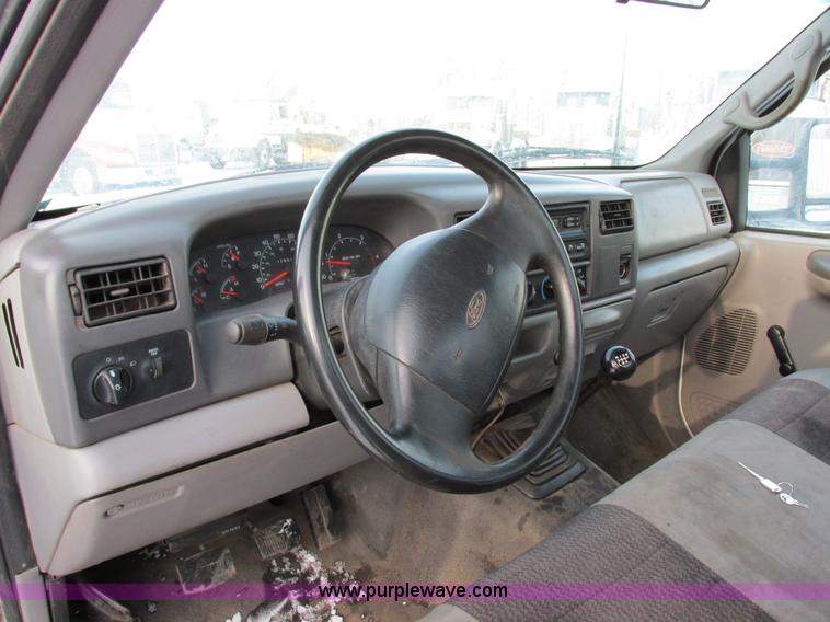 image for item E5250 2000 Ford F450 Super Duty XL utility truck