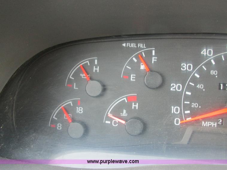 image for item E5250 2000 Ford F450 Super Duty XL utility truck