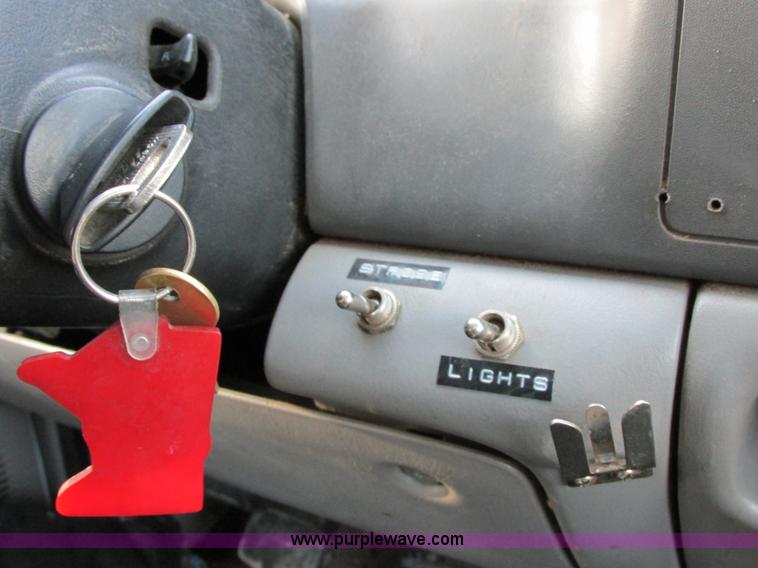 image for item E5250 2000 Ford F450 Super Duty XL utility truck