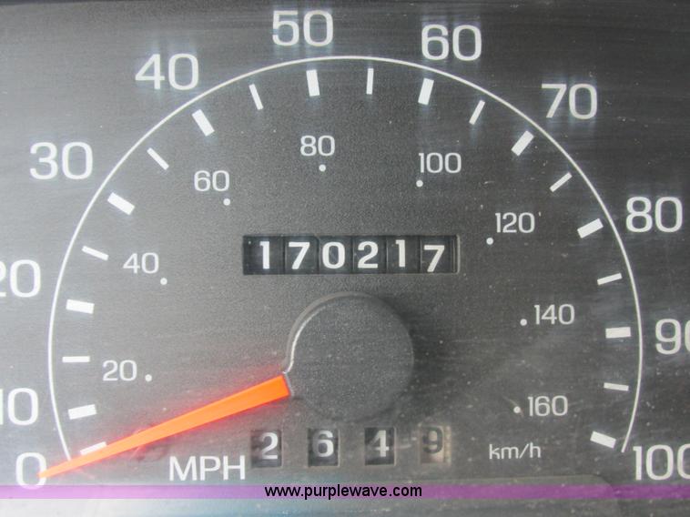 image for item E5250 2000 Ford F450 Super Duty XL utility truck