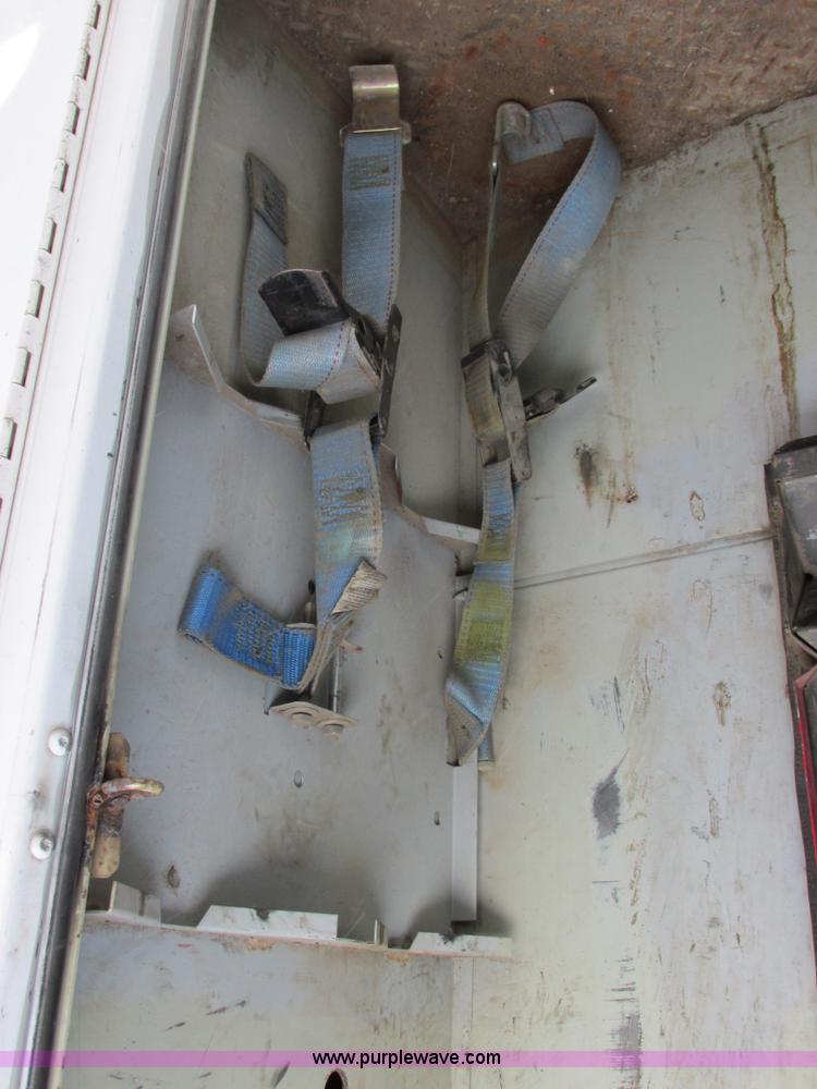 image for item E5250 2000 Ford F450 Super Duty XL utility truck