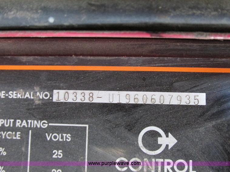 image for item E5250 2000 Ford F450 Super Duty XL utility truck