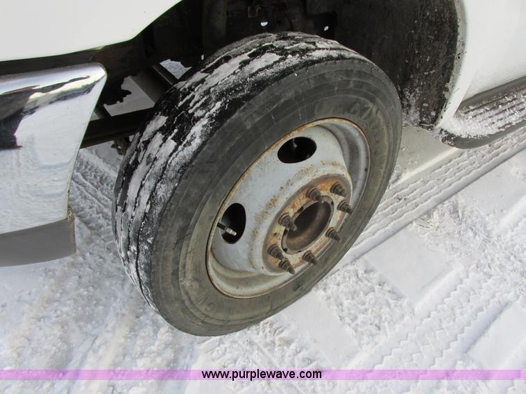 image for item E5251 1999 Ford F450 Super Duty XL utility truck