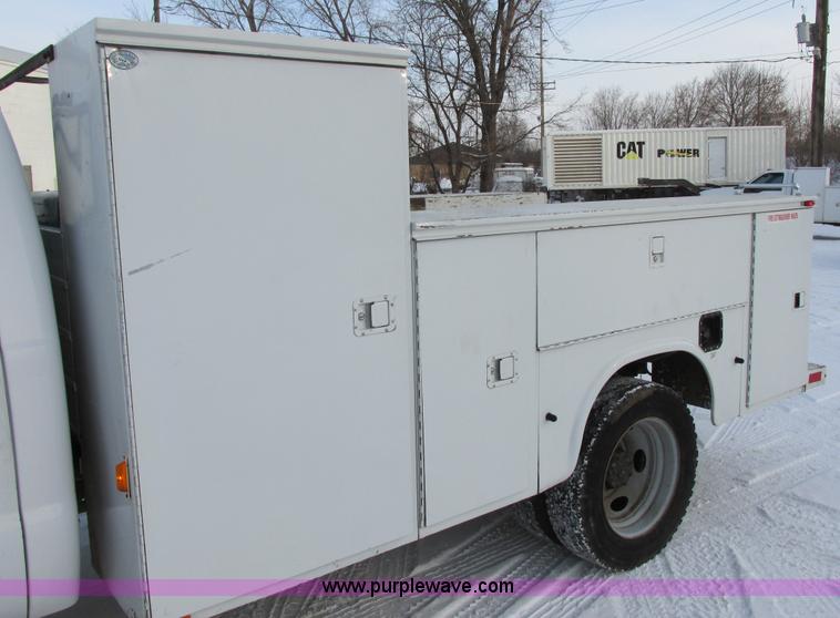 image for item E5251 1999 Ford F450 Super Duty XL utility truck