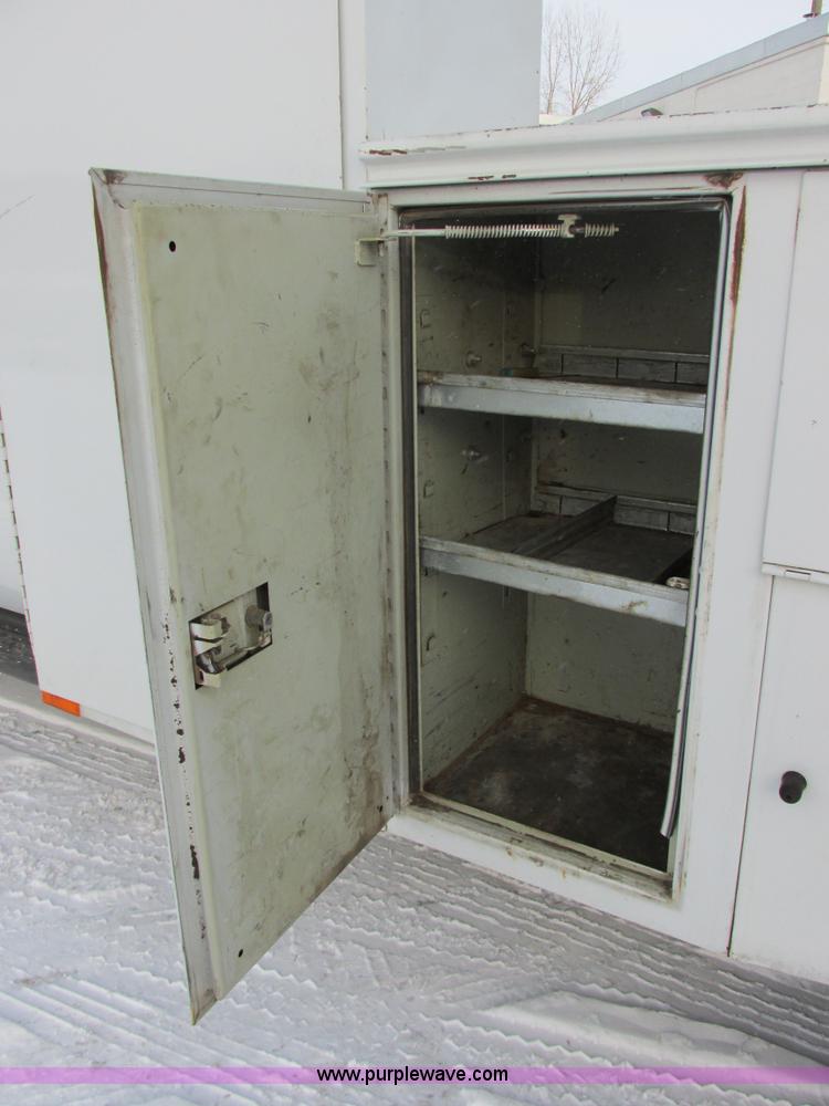 image for item E5251 1999 Ford F450 Super Duty XL utility truck