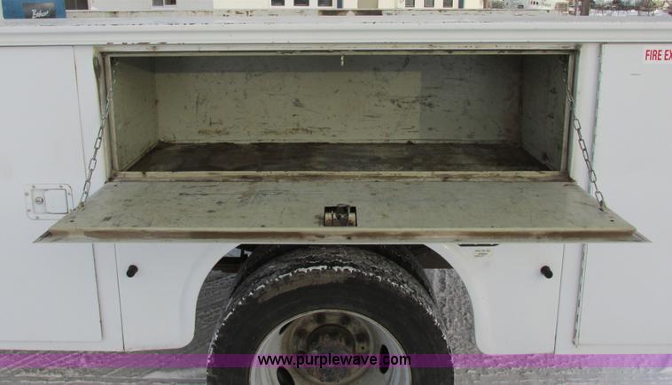 image for item E5251 1999 Ford F450 Super Duty XL utility truck