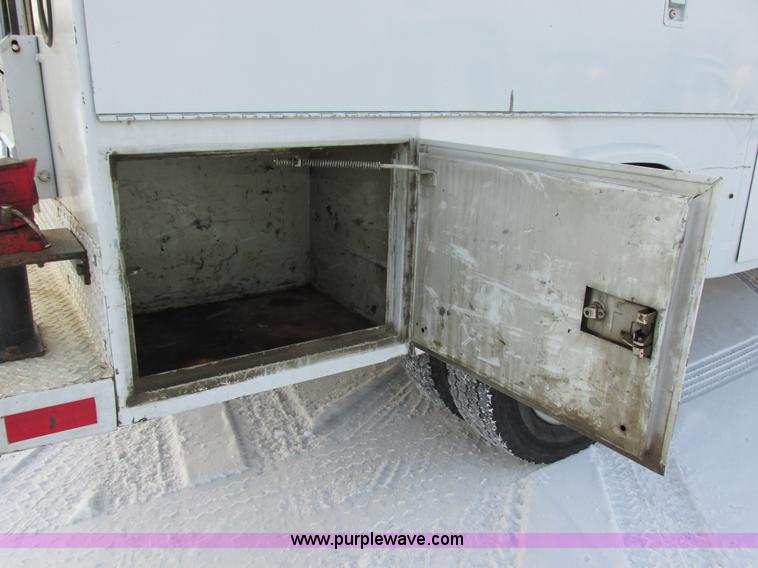 image for item E5251 1999 Ford F450 Super Duty XL utility truck