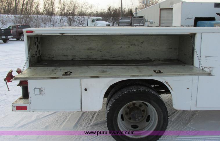 image for item E5251 1999 Ford F450 Super Duty XL utility truck