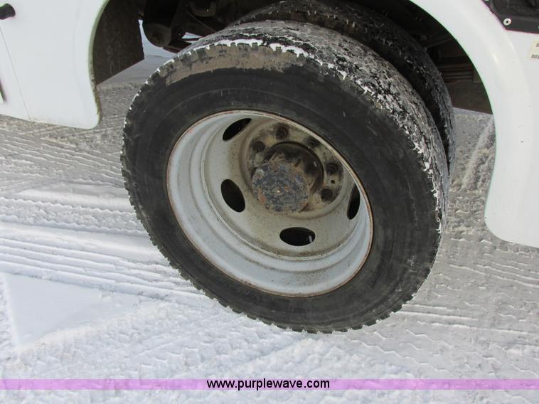 image for item E5251 1999 Ford F450 Super Duty XL utility truck