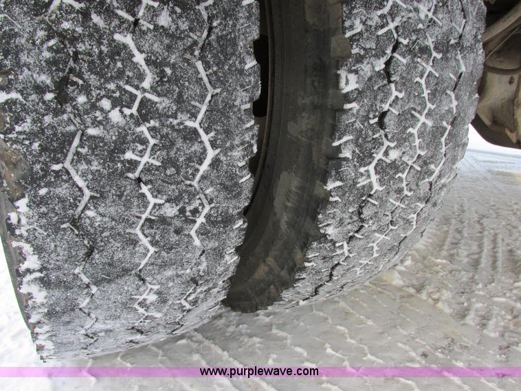 image for item E5251 1999 Ford F450 Super Duty XL utility truck