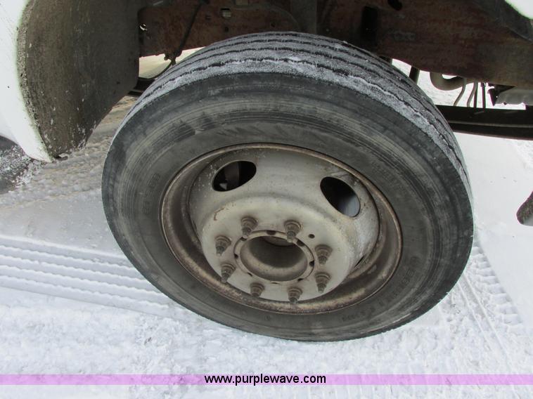 image for item E5251 1999 Ford F450 Super Duty XL utility truck