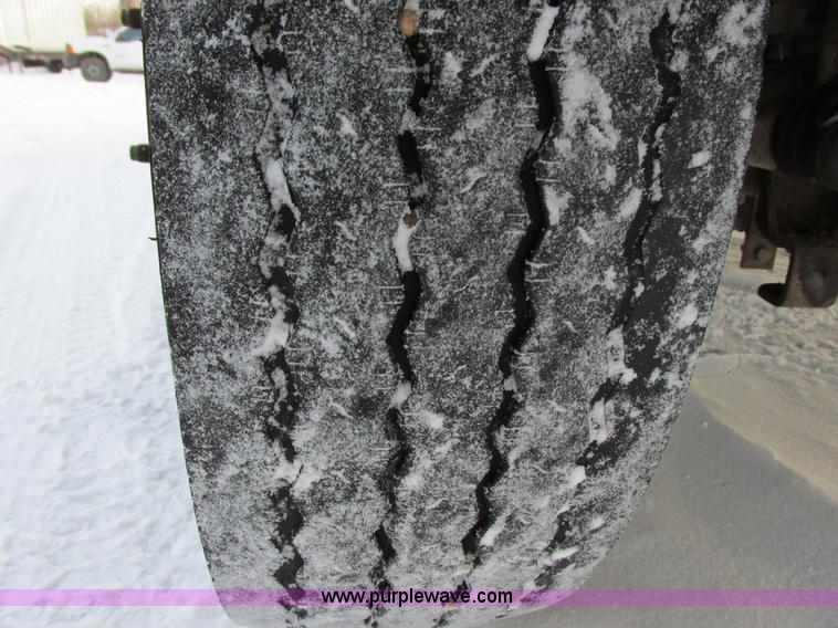 image for item E5251 1999 Ford F450 Super Duty XL utility truck