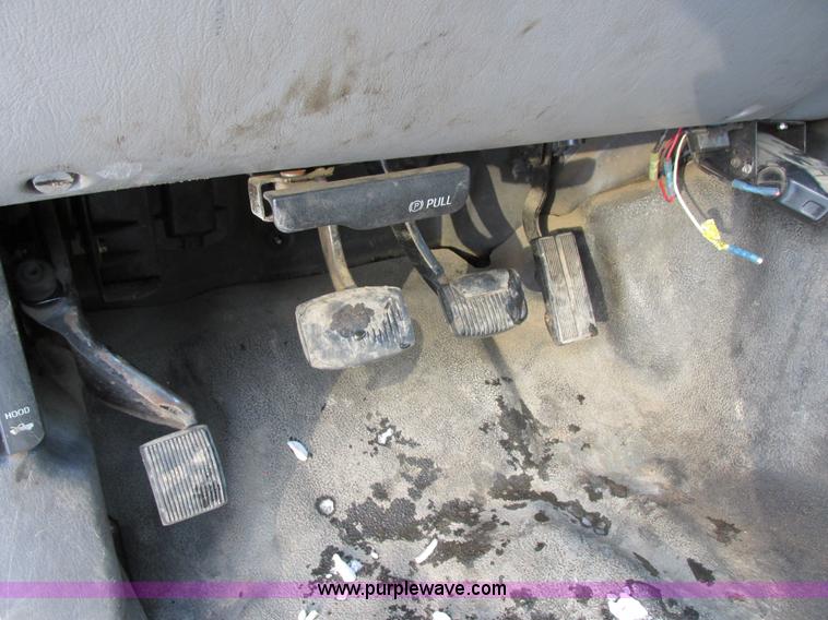 image for item E5251 1999 Ford F450 Super Duty XL utility truck