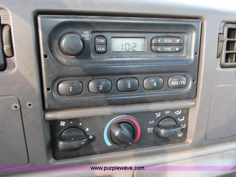 image for item E5251 1999 Ford F450 Super Duty XL utility truck