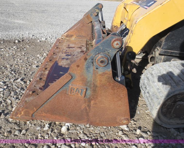 image for item F8072 2005 Caterpillar 287B skid steer