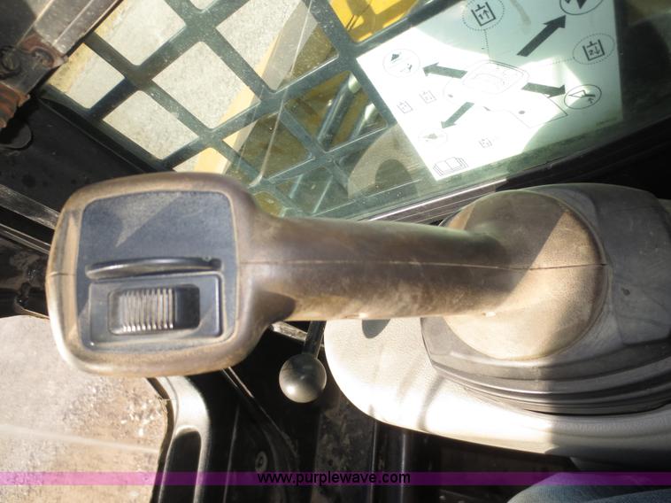 image for item F8072 2005 Caterpillar 287B skid steer