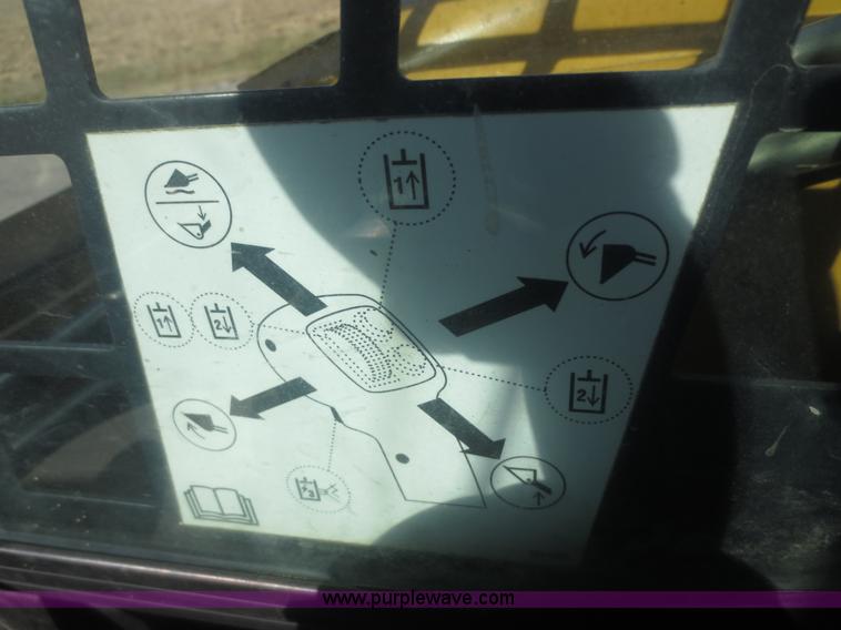 image for item F8072 2005 Caterpillar 287B skid steer